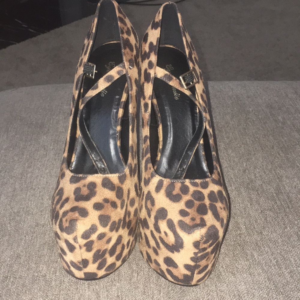 Animal print babydoll platform pumps